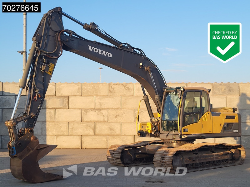 Volvo EC220 D L - Lánctalpas kotró: 1 kép. Volvo EC220 D L - Lánctalpas kotró: 1 kép.