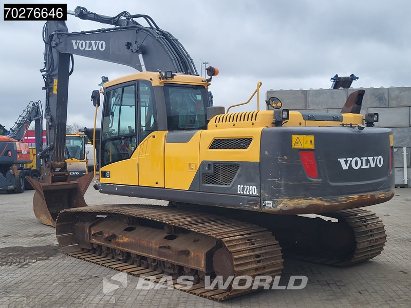 Volvo EC220 D L - Lánctalpas kotró: 3 kép. Volvo EC220 D L - Lánctalpas kotró: 3 kép.