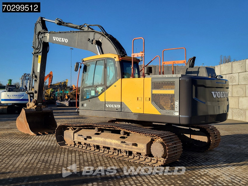 Volvo EC220 E L - Lánctalpas kotró: 2 kép. Volvo EC220 E L - Lánctalpas kotró: 2 kép.