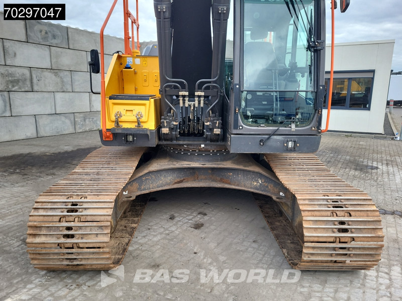 Volvo EC220 E L - Lánctalpas kotró: 5 kép. Volvo EC220 E L - Lánctalpas kotró: 5 kép.
