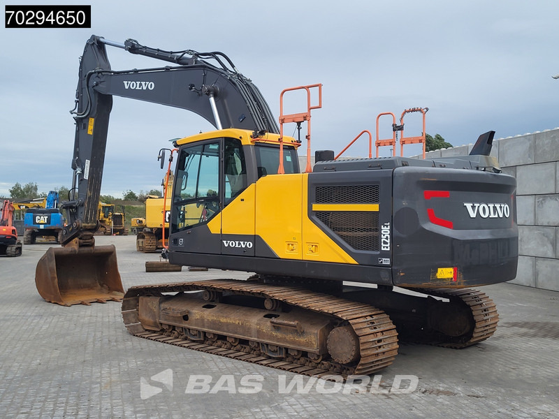 Volvo EC250 E L - Lánctalpas kotró: 2 kép. Volvo EC250 E L - Lánctalpas kotró: 2 kép.