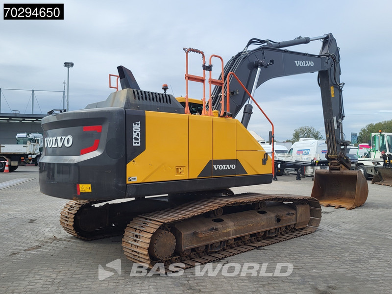 Volvo EC250 E L - Lánctalpas kotró: 5 kép. Volvo EC250 E L - Lánctalpas kotró: 5 kép.