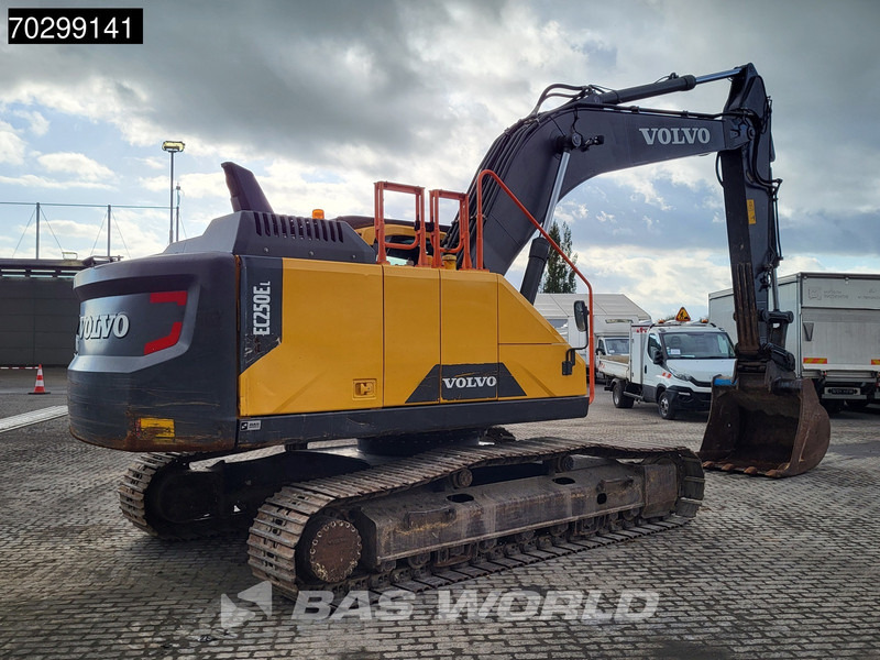 Volvo EC250 E L - Lánctalpas kotró: 5 kép. Volvo EC250 E L - Lánctalpas kotró: 5 kép.