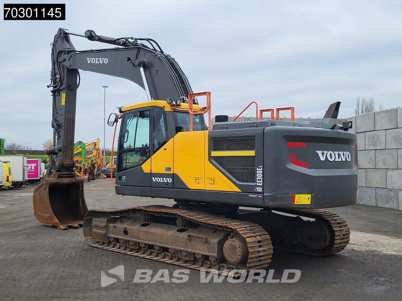 Volvo EC300 E L - Lánctalpas kotró: 2 kép. Volvo EC300 E L - Lánctalpas kotró: 2 kép.