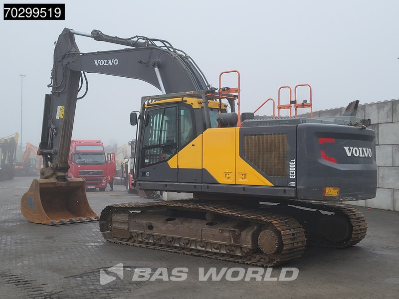 Volvo EC300 E L - Lánctalpas kotró: 2 kép. Volvo EC300 E L - Lánctalpas kotró: 2 kép.