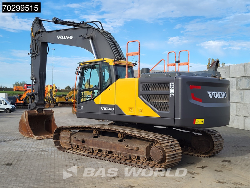 Volvo EC300 E L - Lánctalpas kotró: 2 kép. Volvo EC300 E L - Lánctalpas kotró: 2 kép.
