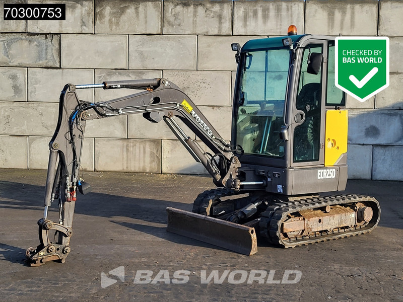 Volvo ECR25 D - Minikotró: 1 kép. Volvo ECR25 D - Minikotró: 1 kép.
