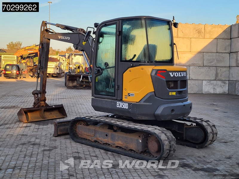 Volvo ECR50 D - Minikotró: 2 kép. Volvo ECR50 D - Minikotró: 2 kép.