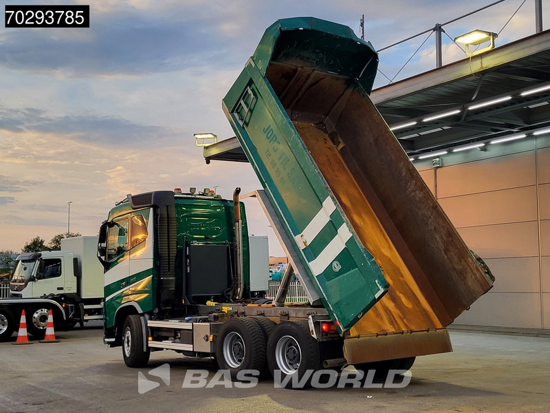 Volvo FH16 650 FH16 6X4 12m3 tipper Automatic Retarder Big-Axle Xenon Euro 6 - Billenőplatós teherautó: 2 kép. Volvo FH16 650 FH16 6X4 12m3 tipper Automatic Retarder Big-Axle Xenon Euro 6 - Billenőplatós teherautó: 2 kép.