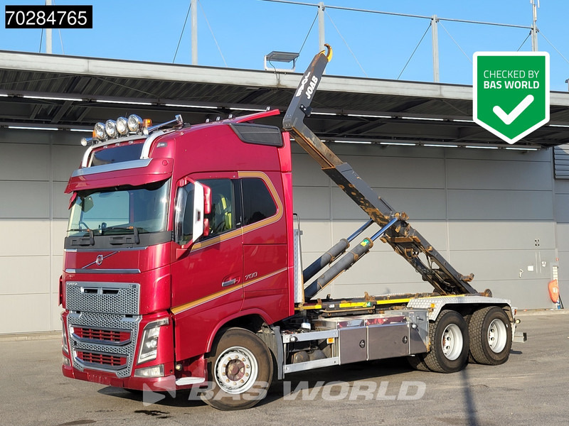 Volvo FH16 700 FH16 6X4 Full Air 20t Hook Xenon Euro 5 - Horgos rakodó teherautó: 1 kép. Volvo FH16 700 FH16 6X4 Full Air 20t Hook Xenon Euro 5 - Horgos rakodó teherautó: 1 kép.