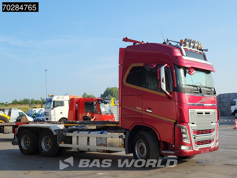 Volvo FH16 700 FH16 6X4 Full Air 20t Hook Xenon Euro 5 - Horgos rakodó teherautó: 5 kép. Volvo FH16 700 FH16 6X4 Full Air 20t Hook Xenon Euro 5 - Horgos rakodó teherautó: 5 kép.