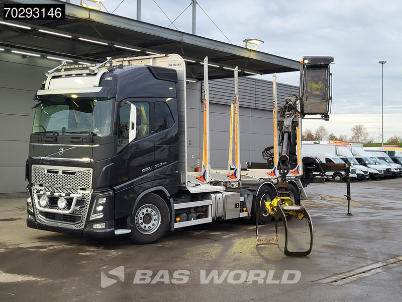 Volvo FH16 750 FH16 6X4 HIAB LOGLIFT F108S 83 Wood crane Retarder VEB+ Big-Axle Euro 6 - Rönkszállító teherautó, Darus autó: 5 kép. Volvo FH16 750 FH16 6X4 HIAB LOGLIFT F108S 83 Wood crane Retarder VEB+ Big-Axle Euro 6 - Rönkszállító teherautó, Darus autó: 5 kép.