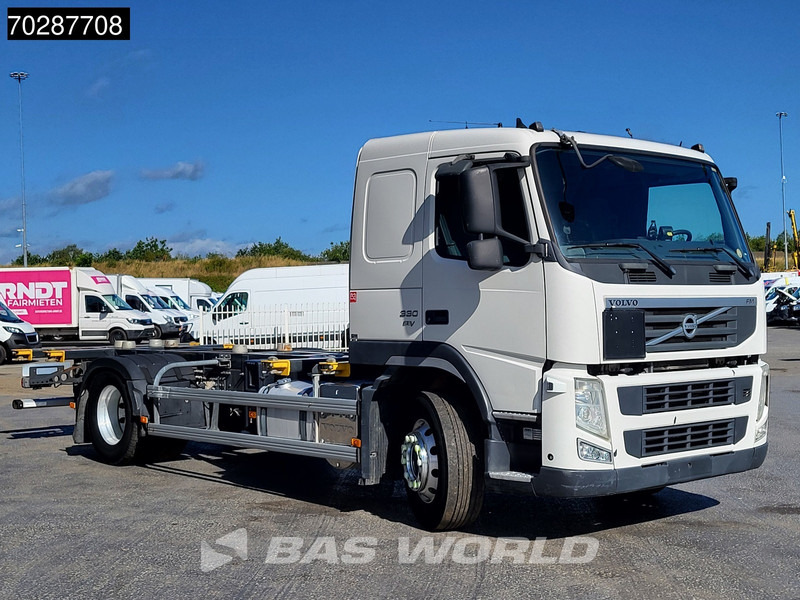 Volvo FM 330 4X2 4,60m Wheelbase BDF Automatic Euro 5 - Cserefelépítményes teherautó: 3 kép. Volvo FM 330 4X2 4,60m Wheelbase BDF Automatic Euro 5 - Cserefelépítményes teherautó: 3 kép.