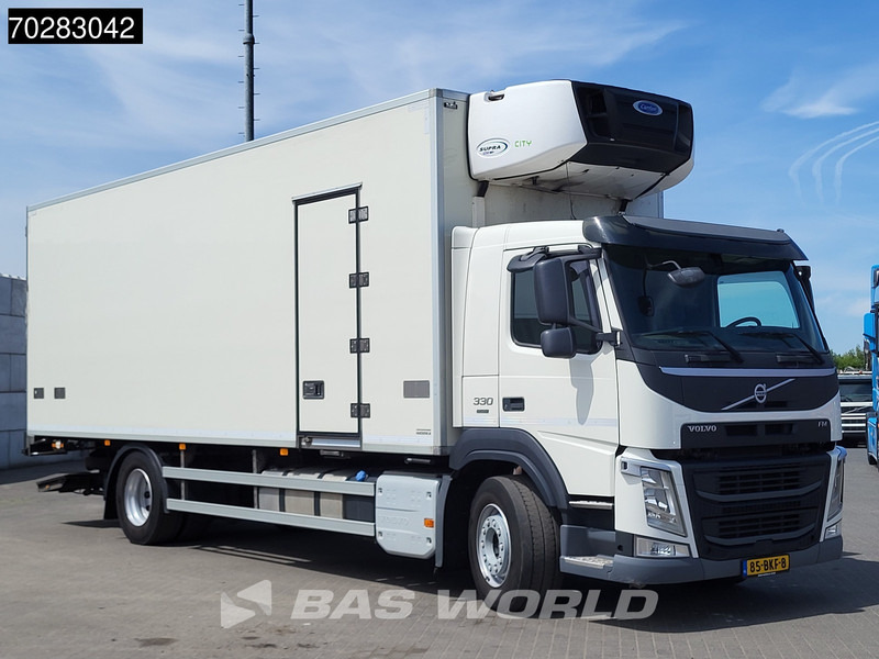 Volvo FM 330 4X2 NL-Truck DynamicSteering Koelmotor Euro 6 - Hűtős teherautó: 3 kép. Volvo FM 330 4X2 NL-Truck DynamicSteering Koelmotor Euro 6 - Hűtős teherautó: 3 kép.