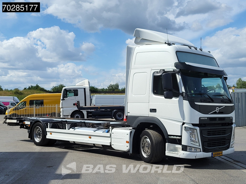 Volvo FM 370 4X2 19tons BDF NL-Truck Ladebordwand VEB Xenon ACC Euro 6 - Cserefelépítményes teherautó: 3 kép. Volvo FM 370 4X2 19tons BDF NL-Truck Ladebordwand VEB Xenon ACC Euro 6 - Cserefelépítményes teherautó: 3 kép.