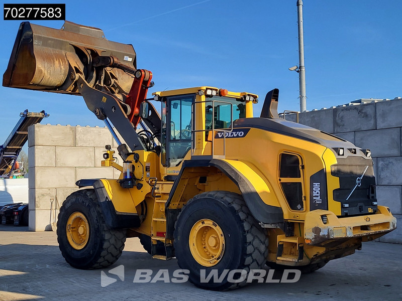 Volvo L150 H - Gumikerekes homlokrakodó: 2 kép. Volvo L150 H - Gumikerekes homlokrakodó: 2 kép.