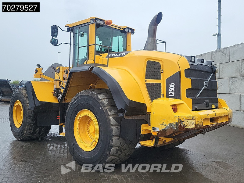 Volvo L250 G CDC - Gumikerekes homlokrakodó: 3 kép. Volvo L250 G CDC - Gumikerekes homlokrakodó: 3 kép.