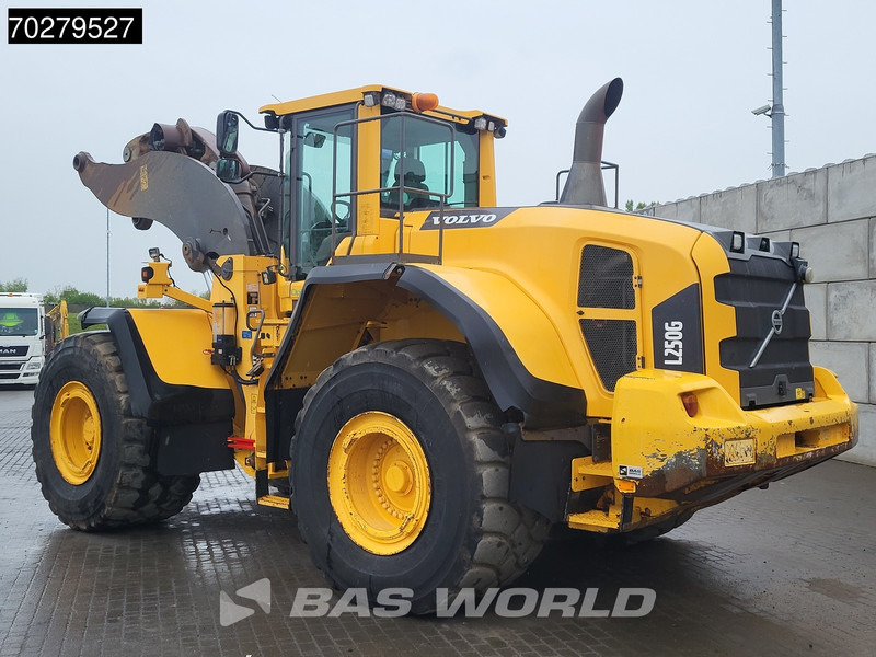 Volvo L250 G CDC - Gumikerekes homlokrakodó: 5 kép. Volvo L250 G CDC - Gumikerekes homlokrakodó: 5 kép.