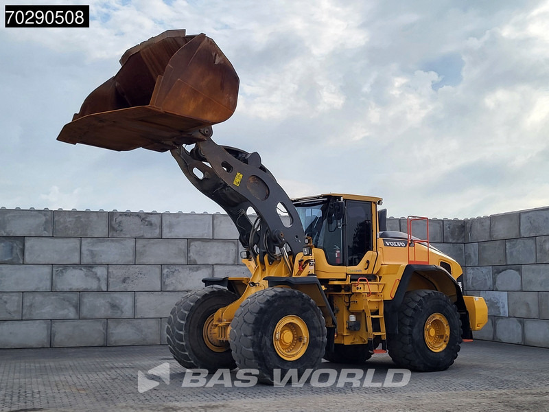 Volvo L260 H CDC - Gumikerekes homlokrakodó: 2 kép. Volvo L260 H CDC - Gumikerekes homlokrakodó: 2 kép.
