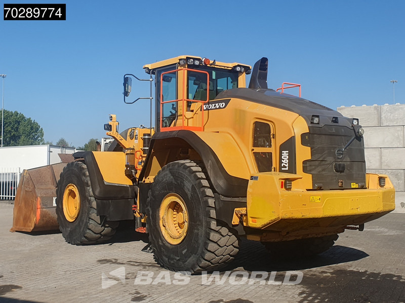 Volvo L260 H CDC - Gumikerekes homlokrakodó: 2 kép. Volvo L260 H CDC - Gumikerekes homlokrakodó: 2 kép.