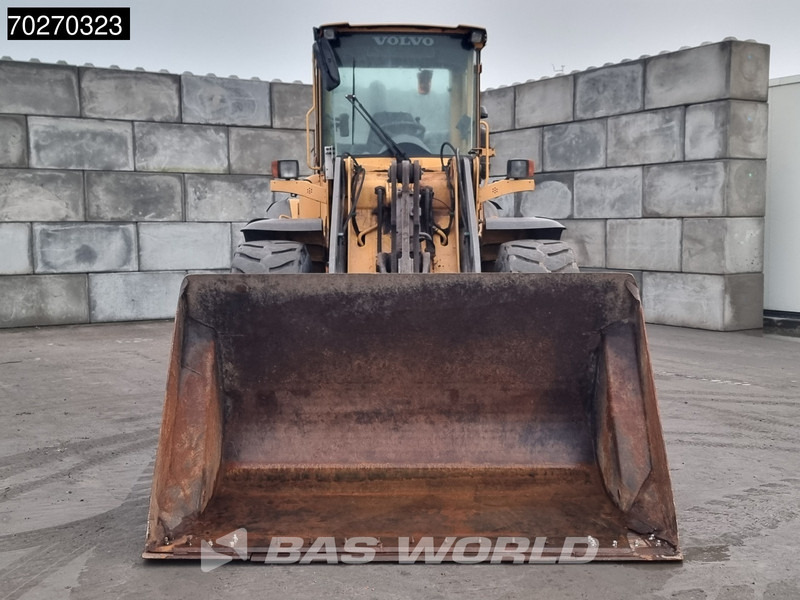 Volvo L60 E - Gumikerekes homlokrakodó: 3 kép. Volvo L60 E - Gumikerekes homlokrakodó: 3 kép.