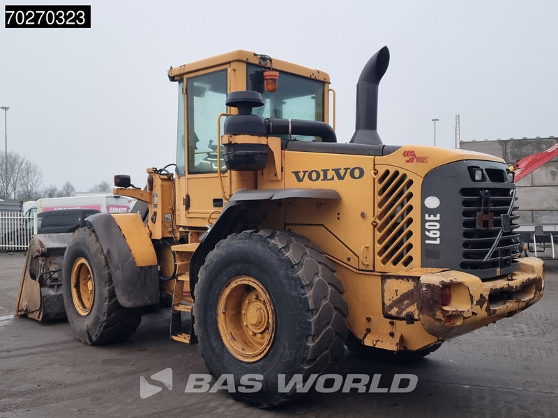 Volvo L60 E - Gumikerekes homlokrakodó: 2 kép. Volvo L60 E - Gumikerekes homlokrakodó: 2 kép.