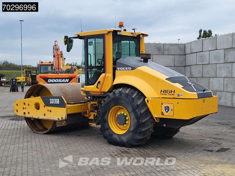 Volvo SD135 B A/C - Henger: 2 kép. Volvo SD135 B A/C - Henger: 2 kép.