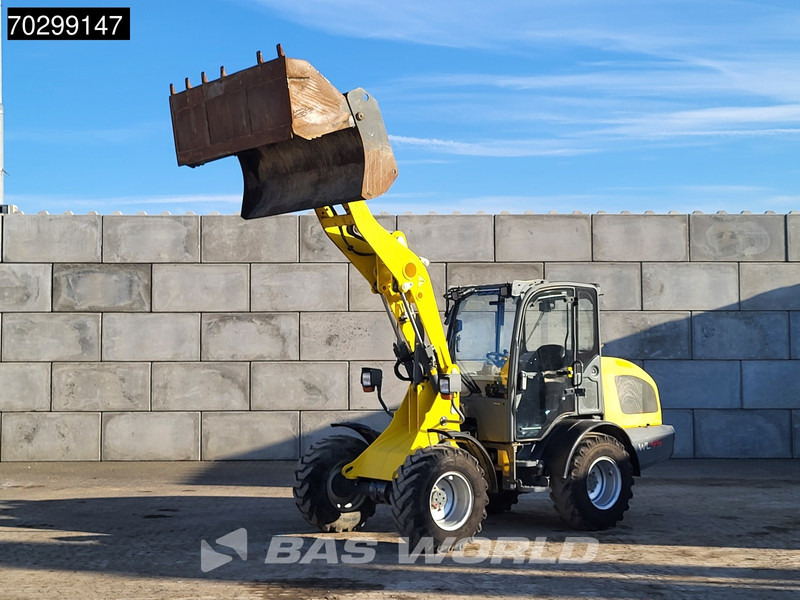 WACKER NEUSON WL 44 - Gumikerekes homlokrakodó: 5 kép. WACKER NEUSON WL 44 - Gumikerekes homlokrakodó: 5 kép.