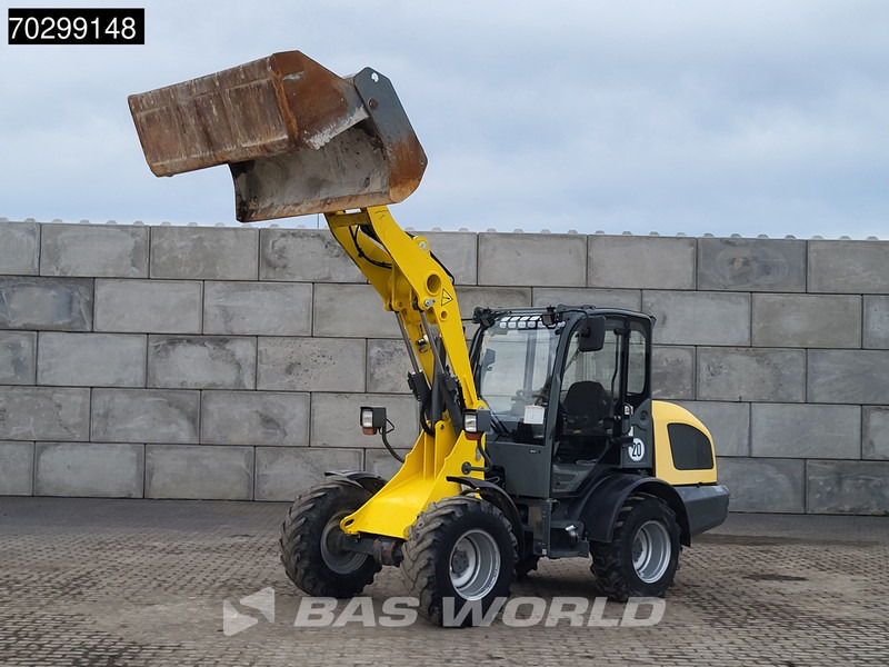 WACKER NEUSON WL 44 - Gumikerekes homlokrakodó: 3 kép. WACKER NEUSON WL 44 - Gumikerekes homlokrakodó: 3 kép.