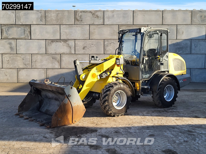 WACKER NEUSON WL 44 - Gumikerekes homlokrakodó: 2 kép. WACKER NEUSON WL 44 - Gumikerekes homlokrakodó: 2 kép.