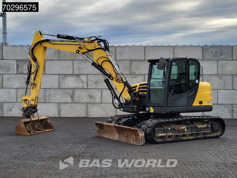 Yanmar SV120 - Lánctalpas kotró: 2 kép. Yanmar SV120 - Lánctalpas kotró: 2 kép.