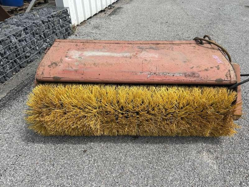 1700mm - Utcaseprő gép: 2 kép. 1700mm - Utcaseprő gép: 2 kép.