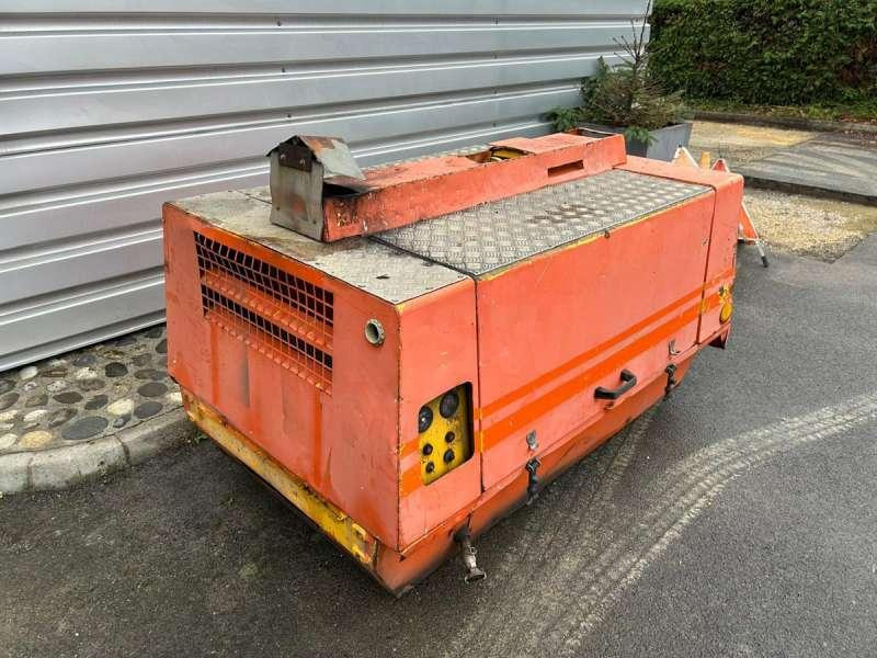Atlas copco XAS55DD - Légkompresszor: 3 kép. Atlas copco XAS55DD - Légkompresszor: 3 kép.