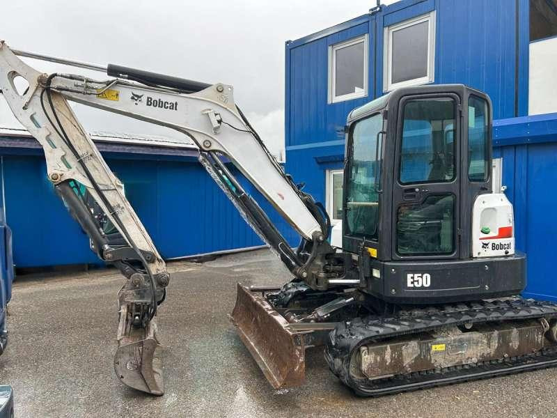 Bobcat E50 - Minikotró: 3 kép. Bobcat E50 - Minikotró: 3 kép.