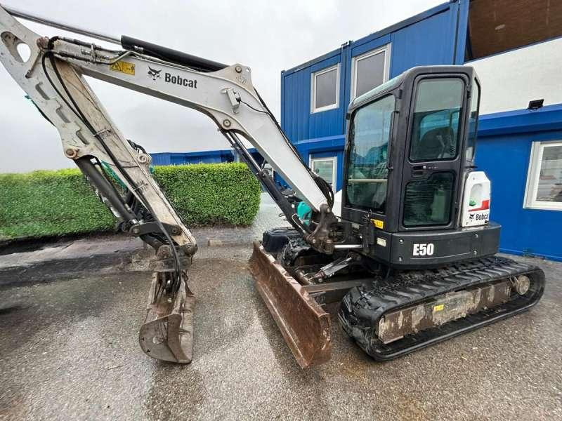 Bobcat E50 - Minikotró: 4 kép. Bobcat E50 - Minikotró: 4 kép.