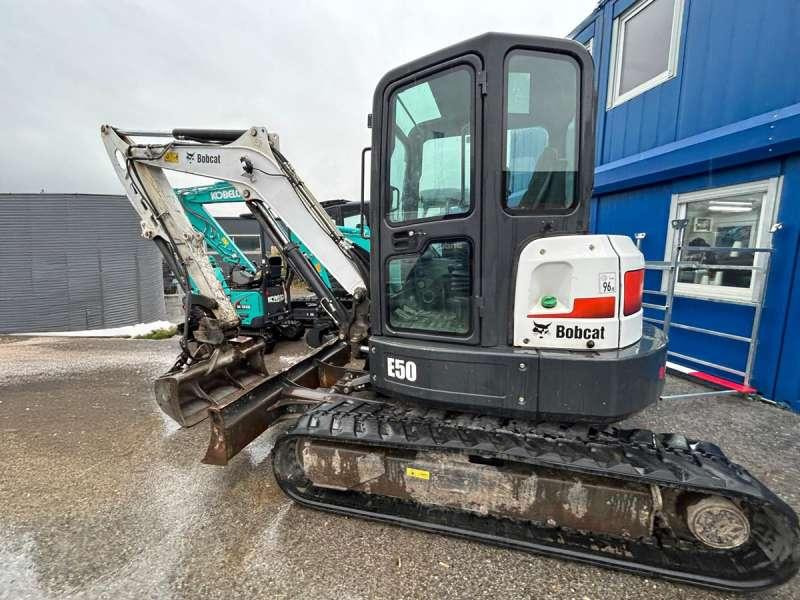 Bobcat E50 - Minikotró: 5 kép. Bobcat E50 - Minikotró: 5 kép.