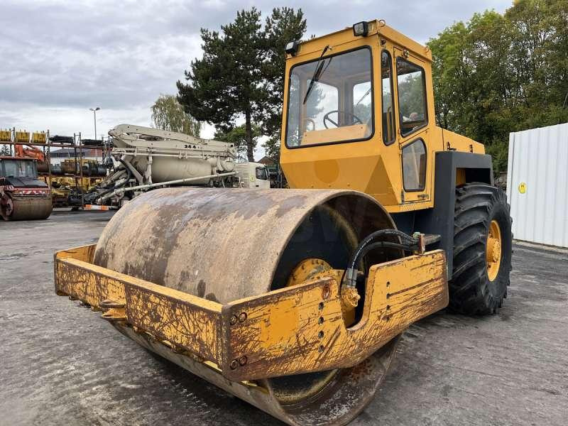 Bomag Compacteur Mixte / Bille et pneus BW213D - Kombihenger: 2 kép. Bomag Compacteur Mixte / Bille et pneus BW213D - Kombihenger: 2 kép.
