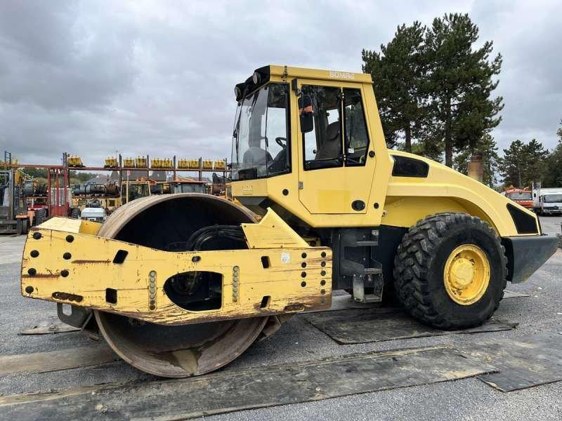 Bomag Compacteur Mixte / Bille et pneus BW219DH4 - Kombihenger: 3 kép. Bomag Compacteur Mixte / Bille et pneus BW219DH4 - Kombihenger: 3 kép.