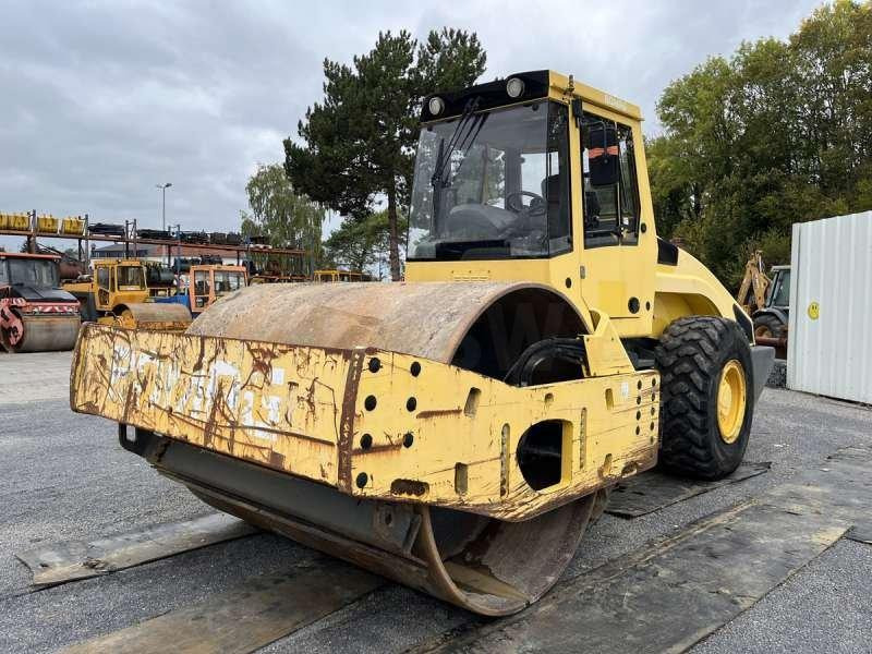 Bomag Compacteur Mixte / Bille et pneus BW219DH4 - Kombihenger: 2 kép. Bomag Compacteur Mixte / Bille et pneus BW219DH4 - Kombihenger: 2 kép.