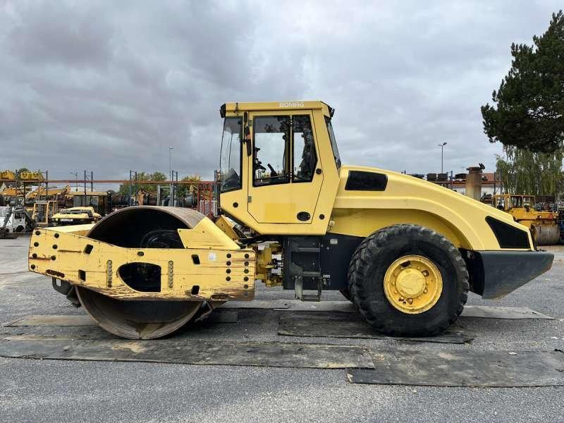 Bomag Compacteur Mixte / Bille et pneus BW219DH4 - Kombihenger: 4 kép. Bomag Compacteur Mixte / Bille et pneus BW219DH4 - Kombihenger: 4 kép.