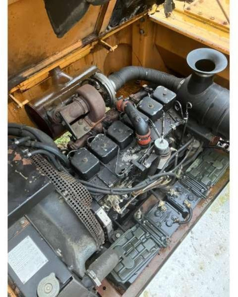 Case 888CK lízing Case 888CK: 12 kép. Case 888CK lízing Case 888CK: 12 kép.