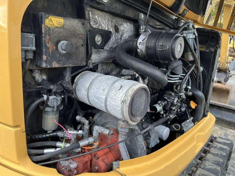 Minikotró Caterpillar 302.7DCR: 33 kép.