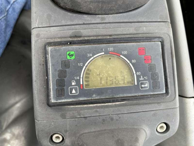 Minikotró Caterpillar 302.7DCR: 50 kép.