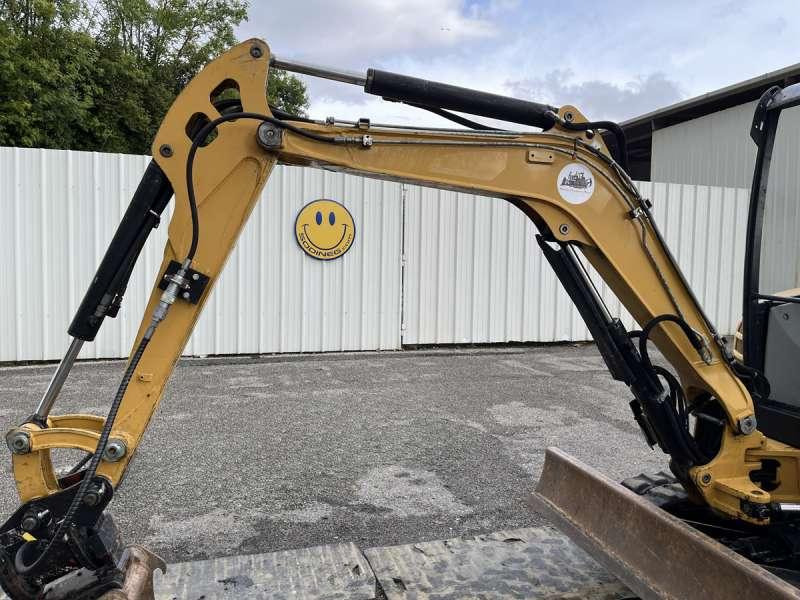 Minikotró Caterpillar 302.7DCR: 15 kép.