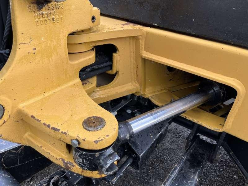 Minikotró Caterpillar 302.7DCR: 30 kép.