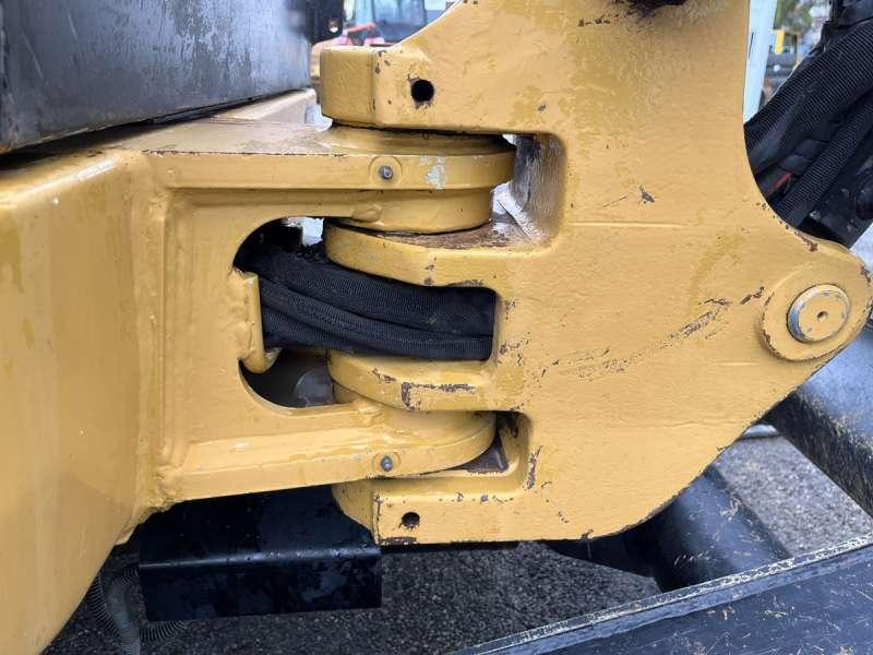 Minikotró Caterpillar 302.7DCR: 29 kép.