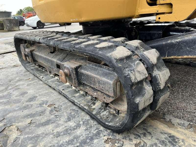 Minikotró Caterpillar 302.7DCR: 25 kép.