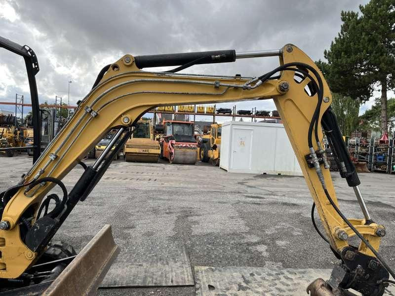 Minikotró Caterpillar 302.7DCR: 16 kép.