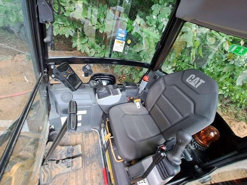 Caterpillar 302 - Minikotró: 4 kép. Caterpillar 302 - Minikotró: 4 kép.