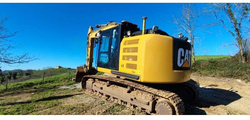 Caterpillar 320E LRR - Lánctalpas kotró: 2 kép. Caterpillar 320E LRR - Lánctalpas kotró: 2 kép.